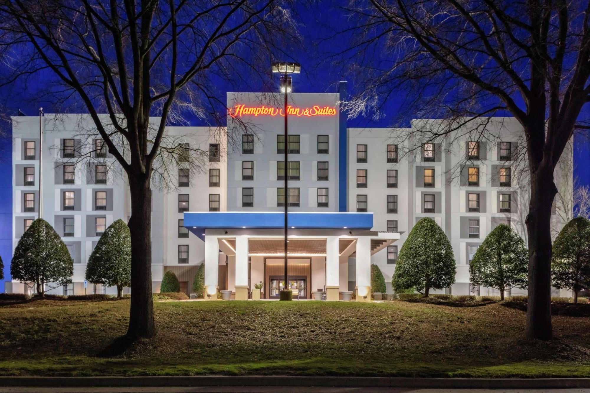 Hampton Inn & Suites Concord-Charlotte Exterior photo