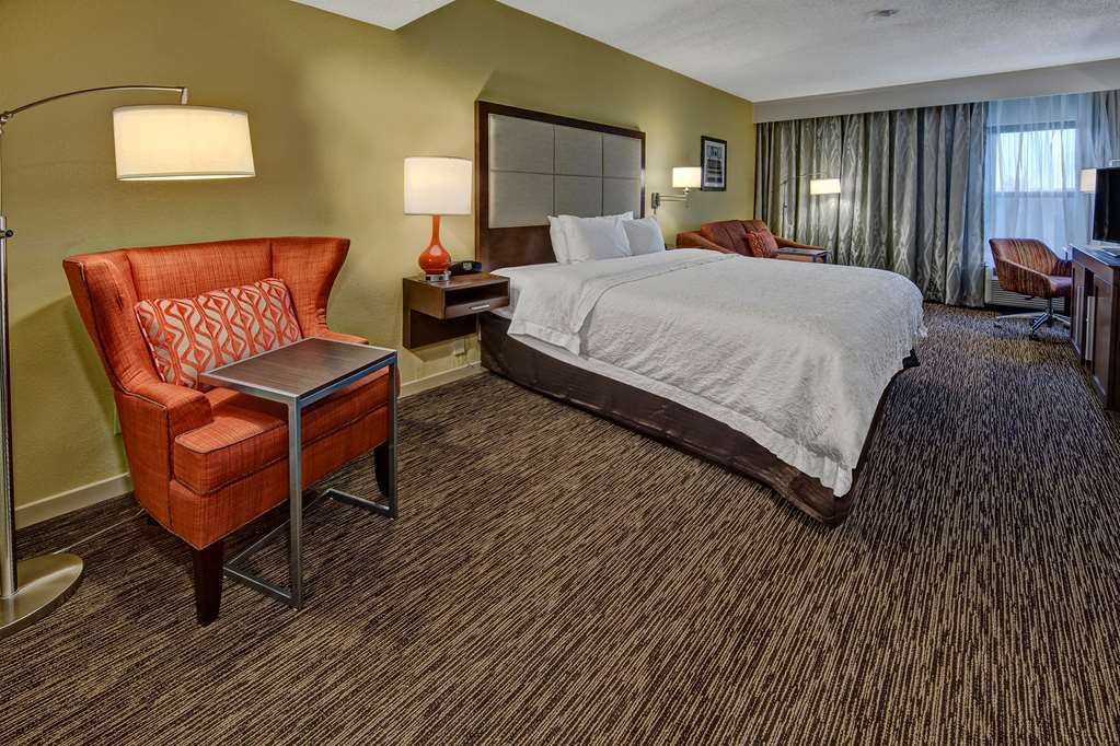 Hampton Inn & Suites Concord-Charlotte Room photo